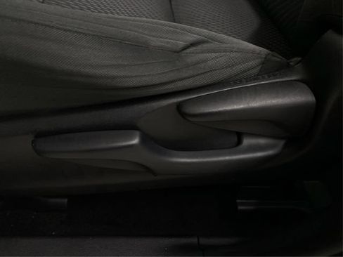 Used 2019 Toyota Highlander LE AWD/4WD image 24