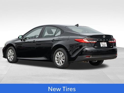Used 2025 Toyota Camry LE image 5