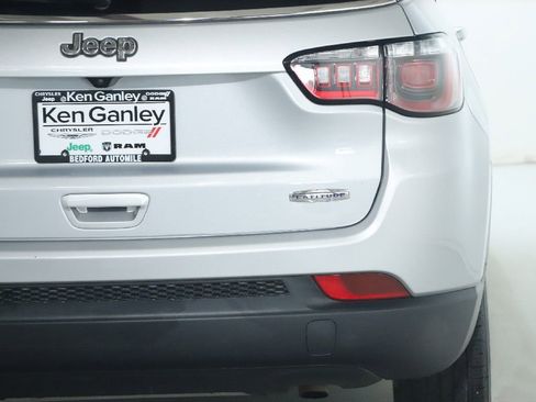 Used 2025 Jeep Compass Latitude AWD/4WD image 43