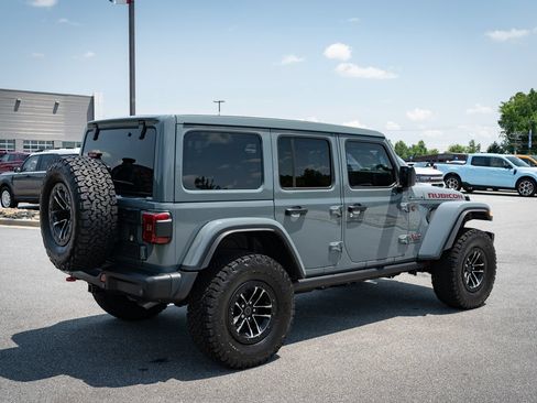 Used 2025 Jeep Wrangler Unlimited Rubicon AWD/4WD image 10
