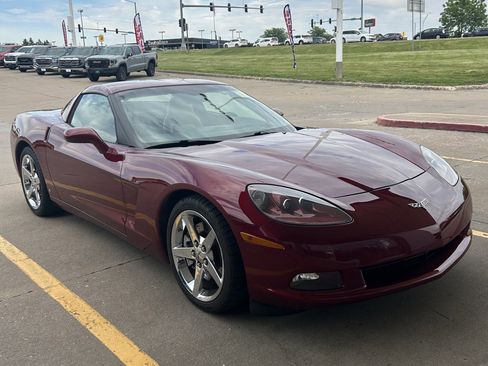 Used 2007 Chevrolet Corvette Coupe w/ Preferred Equipment Group RWD image 2