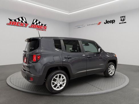 Used 2023 Jeep Renegade Latitude AWD/4WD image 8