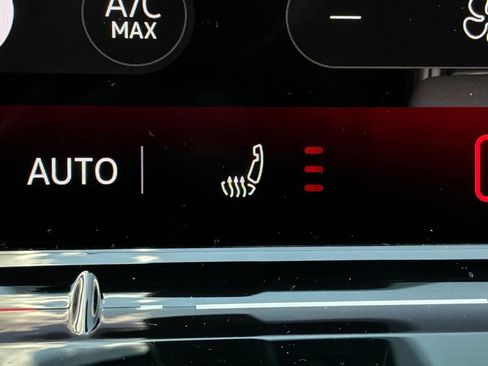 Used 2026 Volkswagen Tiguan SE FWD image 28