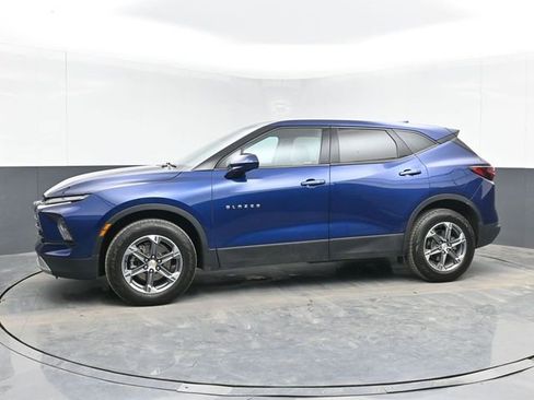 Used 2023 Chevrolet Blazer LT FWD image 11