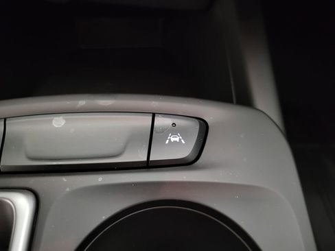 New 2026 Chevrolet Trax RS w/ Sunroof Package FWD image 5