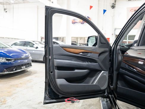 Used 2020 Cadillac Escalade ESV Premium Luxury w/ Escalade Sport Edition image 41