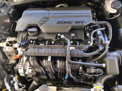 Used 2024 Hyundai Elantra SE image 30