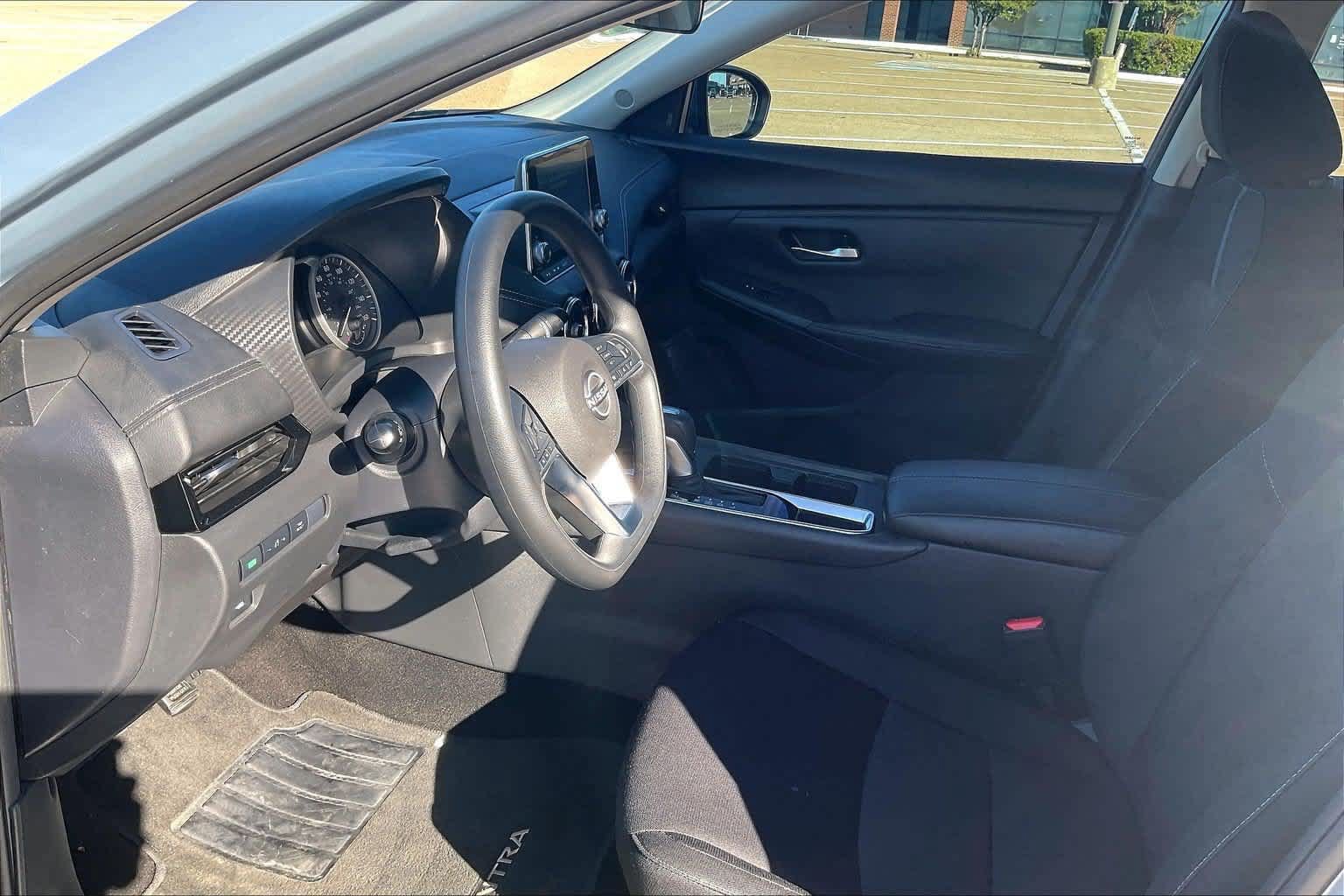 Used 2025 Nissan Sentra SV FWD image 2