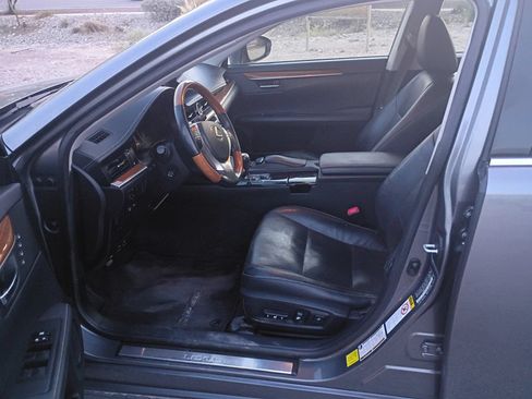 Used 2015 Lexus ES 300h w/ Navigation System Package FWD image 7