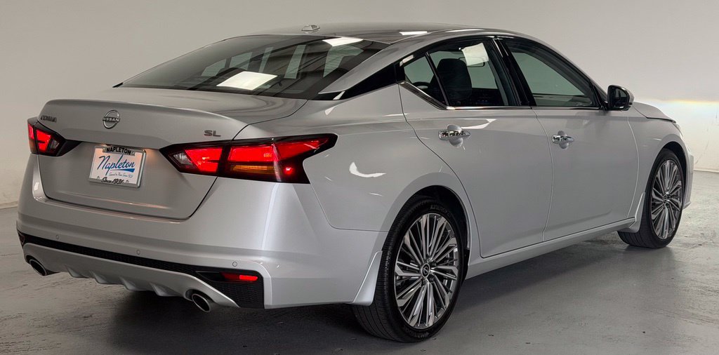 Used 2024 Nissan Altima 2.5 SL FWD image 3