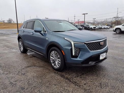Used 2025 Cadillac XT4 Premium Luxury image 5
