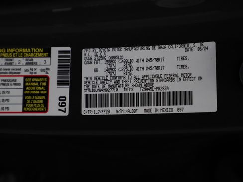 Used 2024 Toyota Tacoma SR5 AWD/4WD image 25