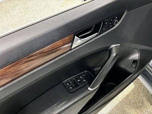 Used 2020 Volkswagen Passat 2.0T SEL image 37