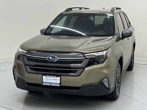 Certified 2025 Subaru Forester Premium AWD/4WD image 1