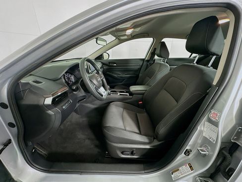 Used 2024 Nissan Altima 2.5 SV image 13