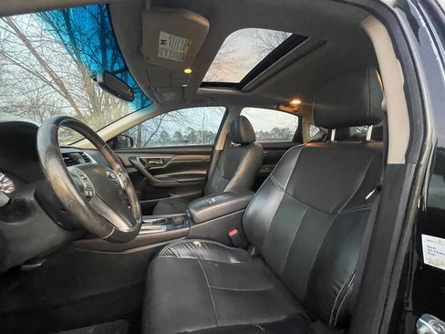 Used 2017 Nissan Altima 2.5 SL w/ Moonroof Package image 6