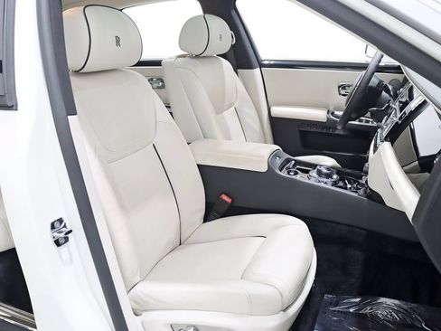 Used 2016 Rolls-Royce Ghost RWD image 31