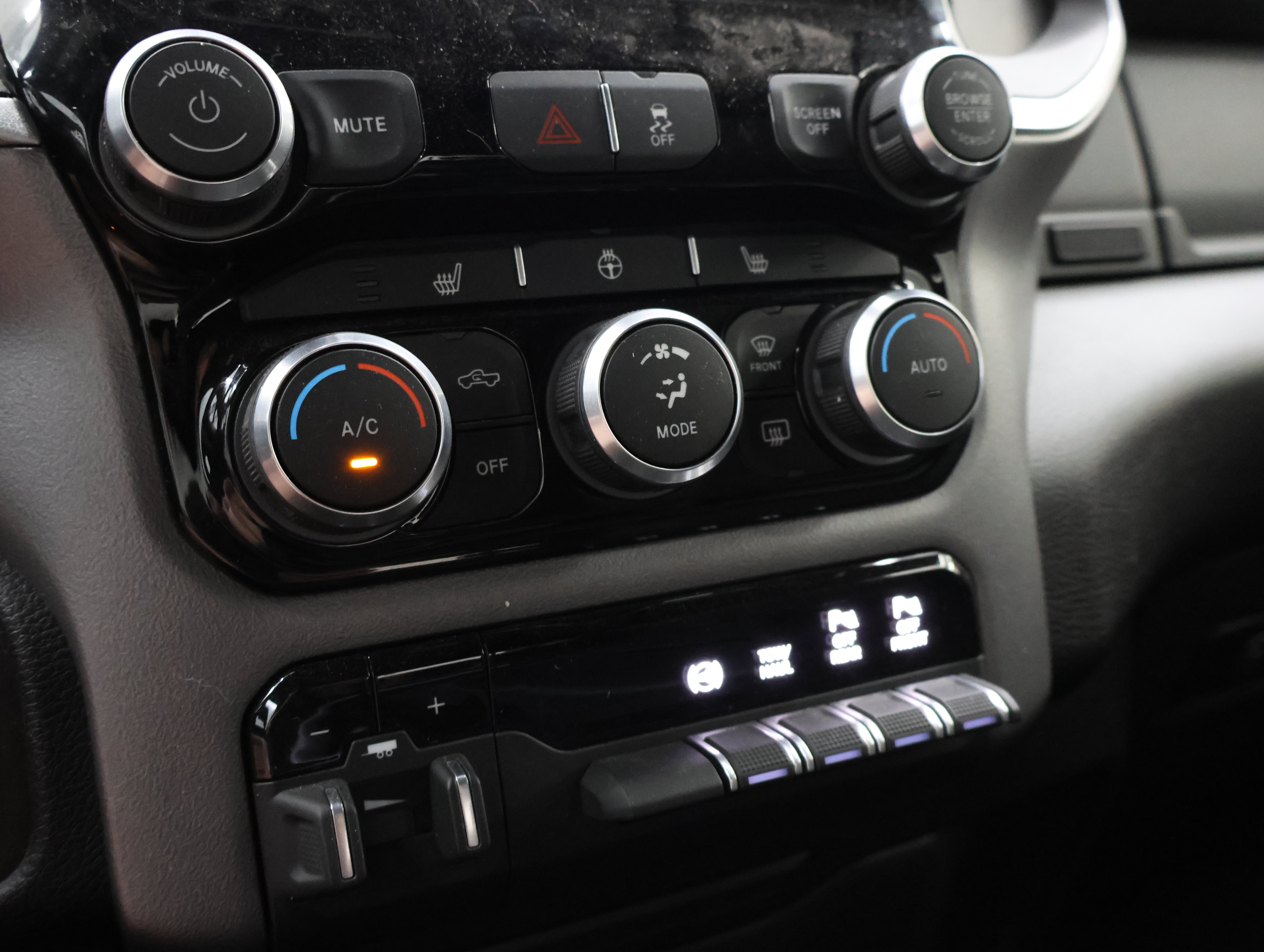 Used 2022 RAM 2500 Big Horn w/ Night Edition AWD/4WD image 45