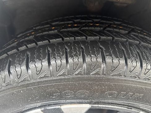 Used 2016 Toyota RAV4 LE AWD/4WD image 10