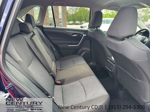 Used 2025 Toyota RAV4 XLE AWD/4WD image 14
