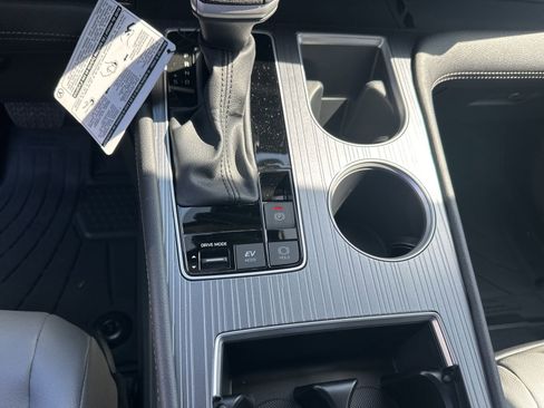 Used 2026 Toyota Sienna XLE FWD image 10