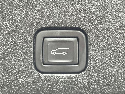 Certified 2024 Cadillac XT6 Premium Luxury AWD/4WD image 12