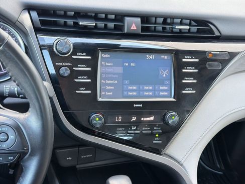 Used 2020 Toyota Camry SE image 22
