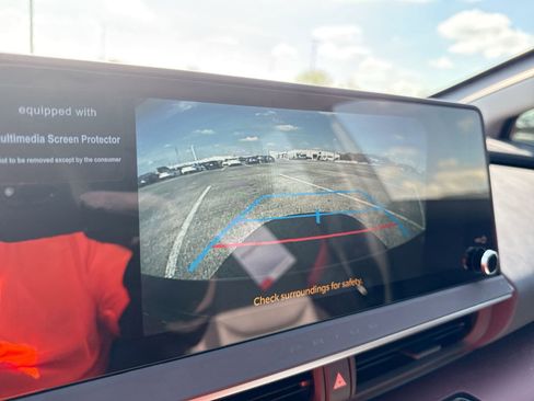 Certified 2025 Toyota Prius Plug-In Hybrid image 24