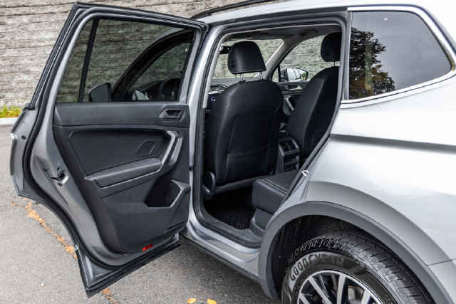 Used 2021 Volkswagen Tiguan SE w/ Panoramic Sunroof Package AWD/4WD image 20
