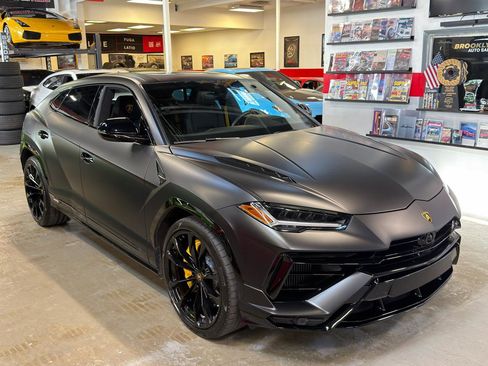 Used 2024 Lamborghini Urus S AWD/4WD image 3