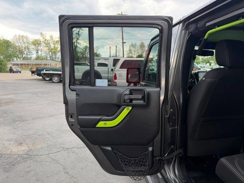 Used 2018 Jeep Wrangler Unlimited Sahara image 15