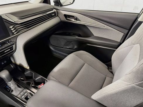 Used 2025 Toyota Camry LE w/ Convenience Package FWD image 29
