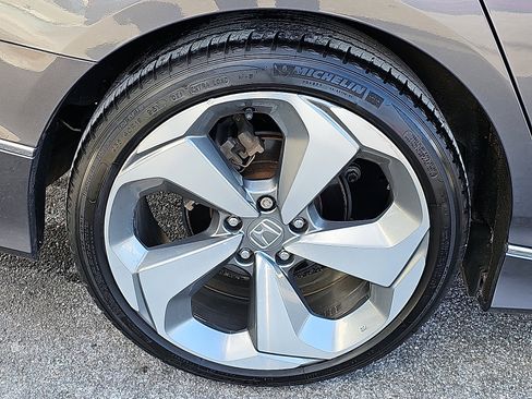 Used 2019 Honda Accord Touring image 8