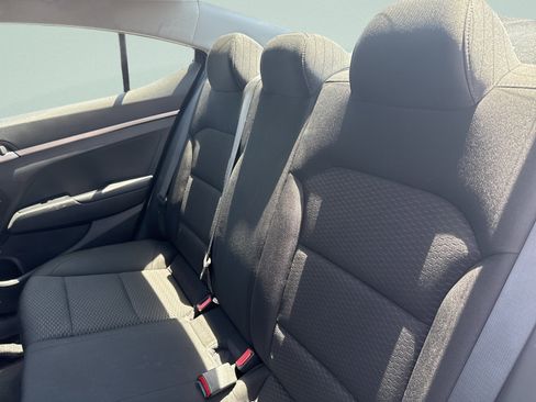 Used 2019 Hyundai Elantra SE w/ Winter Weather Package FWD image 26