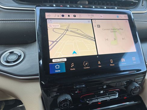 Used 2023 Jeep Grand Cherokee Limited w/ Black Appearance Package image 22