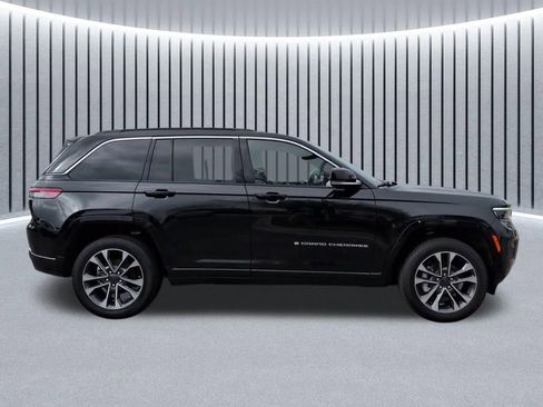 Certified 2024 Jeep Grand Cherokee Overland w/ Luxury Tech Group IV AWD/4WD image 4
