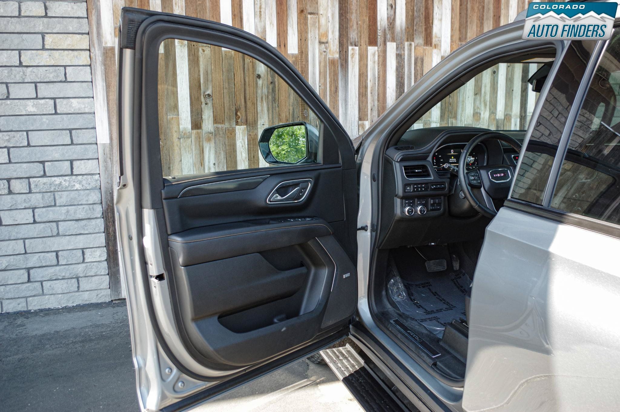 Used 2023 GMC Yukon XL AT4 w/ AT4 Premium Plus Package AWD/4WD image 10