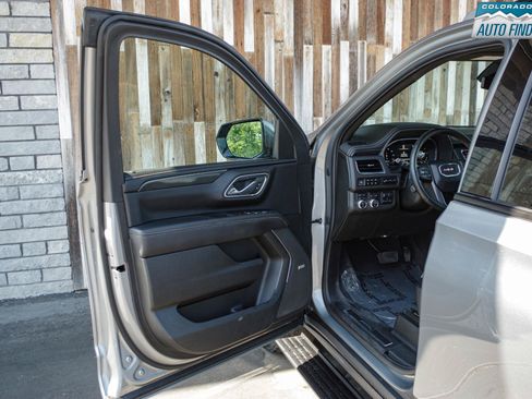 Used 2023 GMC Yukon XL AT4 w/ AT4 Premium Plus Package AWD/4WD image 10