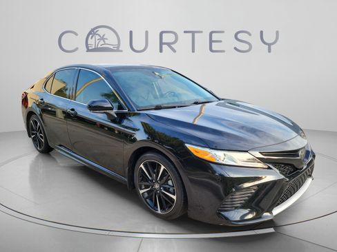 Used 2020 Toyota Camry XSE FWD image 5