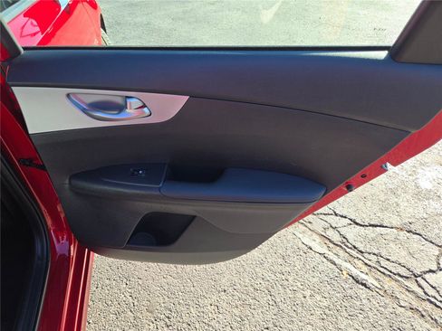 Used 2024 Kia Forte LXS image 9