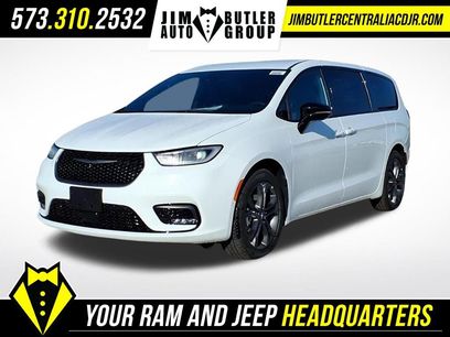 New 2026 Chrysler Pacifica Select