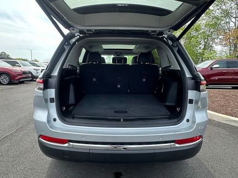 Used 2023 Jeep Grand Cherokee 4WD 4xe w/ Luxury Tech Group II image 16