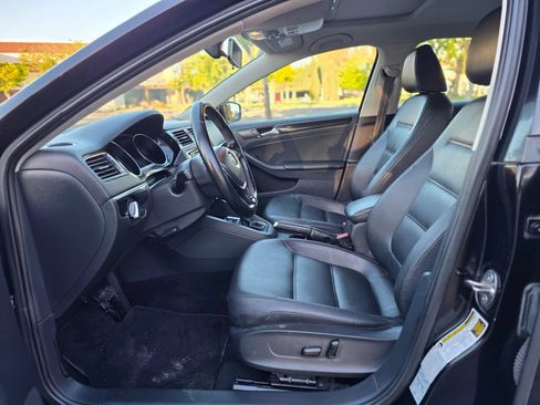 Used 2017 Volkswagen Jetta SEL FWD image 18