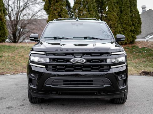 Used 2022 Ford Expedition Limited image 2