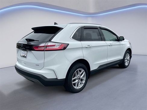 Used 2023 Ford Edge SEL image 3