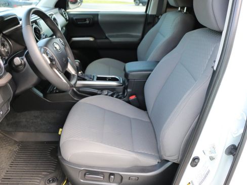 Used 2023 Toyota Tacoma SR5 w/ Technology Package AWD/4WD image 24
