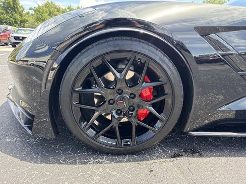 Used 2019 Chevrolet Corvette Stingray Coupe w/ Carbon Flash Badge Package RWD image 9