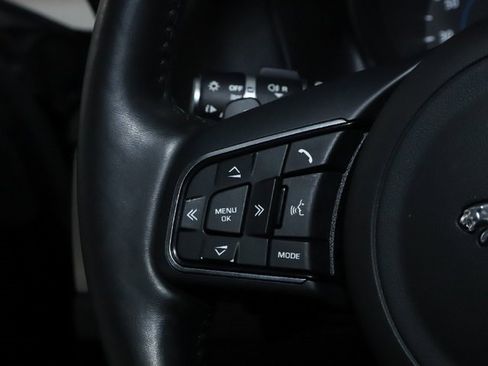 Used 2018 Jaguar XF Premium image 21