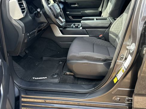 Used 2022 Toyota Tundra SR5 w/ Convenience Package image 9