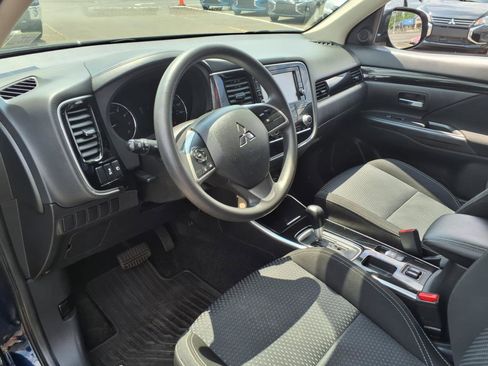 Used 2020 Mitsubishi Outlander ES image 25